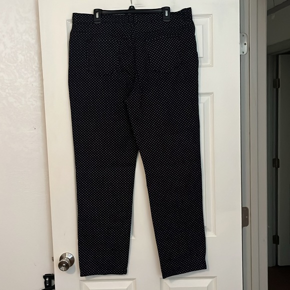 NWOT WOMEN’S POLKA DOT STRAIGHT LEG JEANS : SIZE 18 - Picture 3 of 3